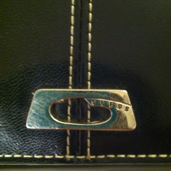 Guess Wallet - Picture 2 of 4