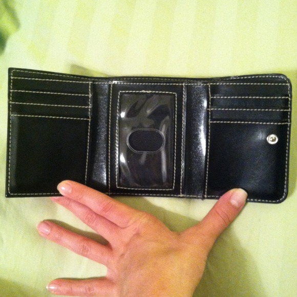 Guess Wallet - Picture 3 of 4