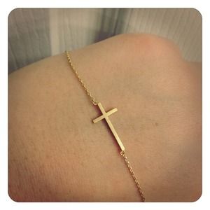 Cross necklace in Gold