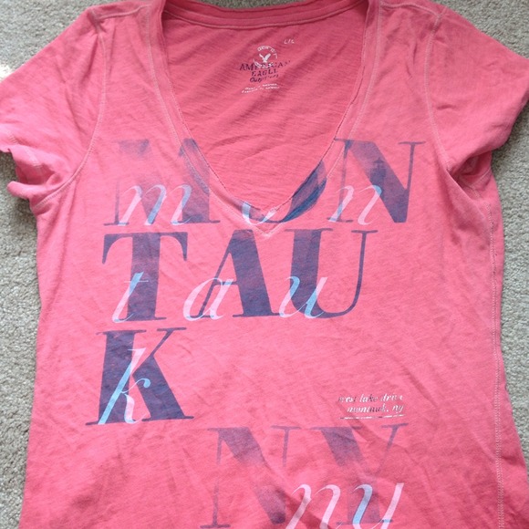 American Eagle V- neck tee