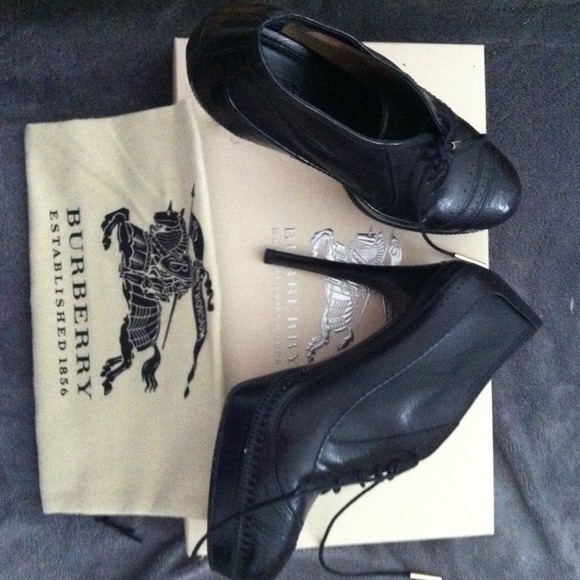 Beautiful Burberry heals. Worn only once for 1 hr.
