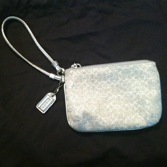 🎀RESERVED🎀 for @tbrandt78 Coach wristlet