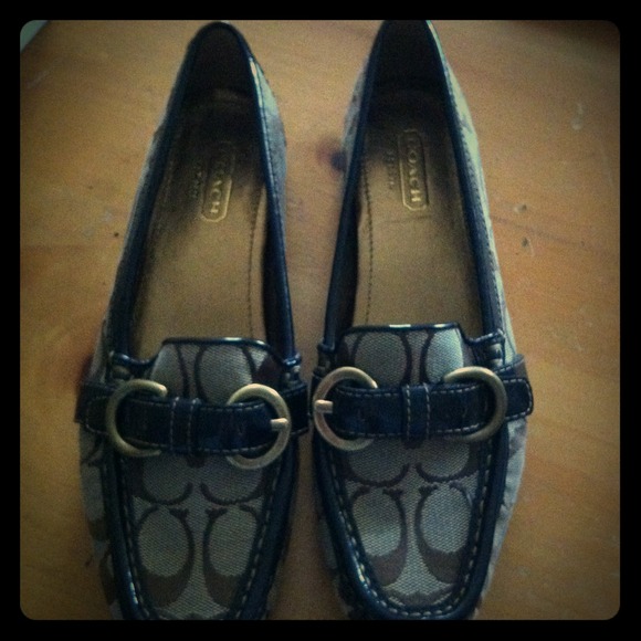 Authentic Coach Flats - Picture 1 of 4