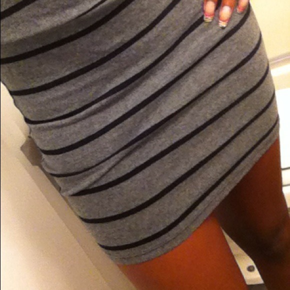 ❌SOLD❌ Grey and Black Bodycon skirt - Picture 3 of 3