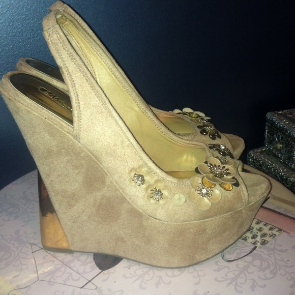Taupe wedge platforms