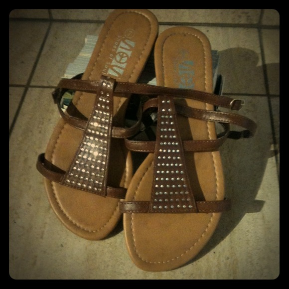 ✨SOLD✨Worn twice! Cute Shoes of Soul sandals!