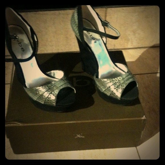 ✨SOLD!!✨ Never been worn Bebe wedges!