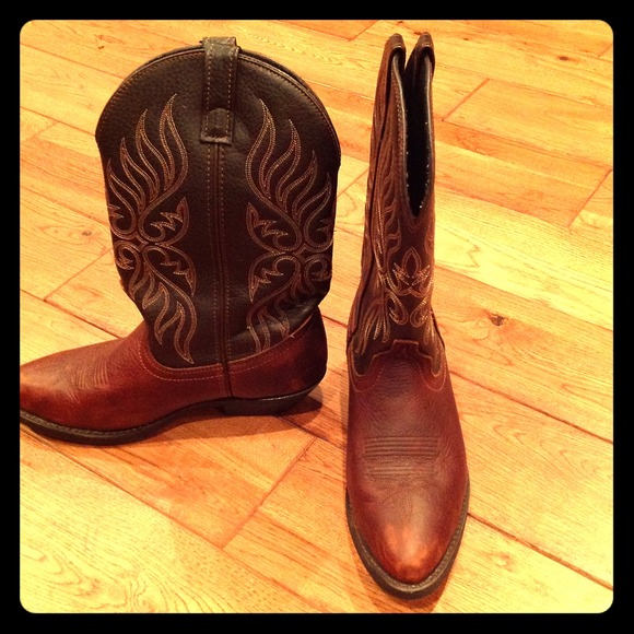 Brown cowboy boots🎀PRICE REDUCED🎀 RESERVED!!