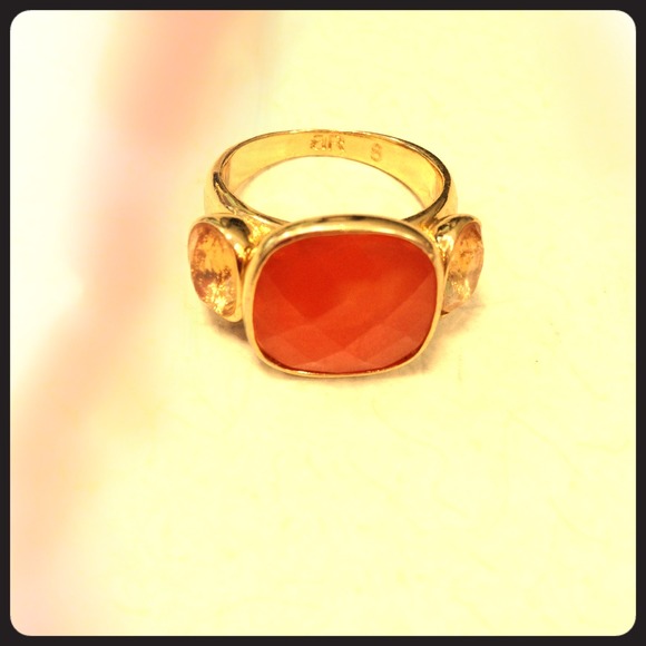 Beautiful Banana Republic ring