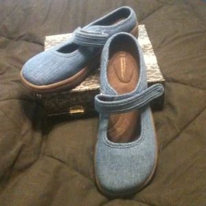 Blue Mary Janes reserved till 8/3