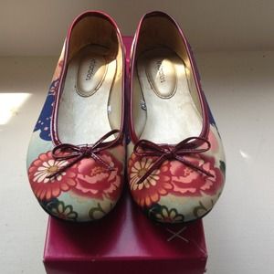 Cute flats with Asian style flower print