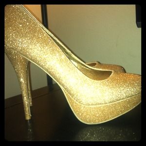 Golden Glitter Platform Pump high heels.