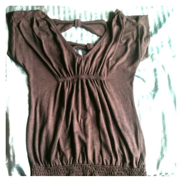 Short Sleeve Gray Top.