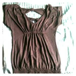 Short Sleeve Gray Top.