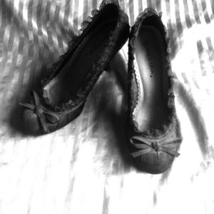 Black Heels w/ Little Bow.