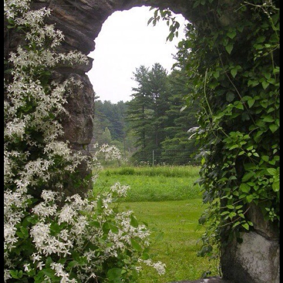 This entrance has all the possibilities you need