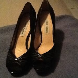 Steve Madden Peep toe pumps