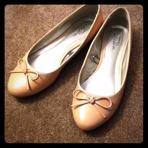 Adorable nude colored flats! <3
