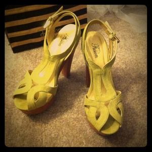 REDUCED: Sandal pumps - rich olive green color <3