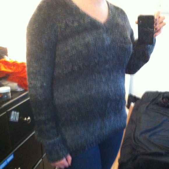 💔SOLD💔H&M Men's Boyfriend-style Ombré Sweater - Picture 1 of 2