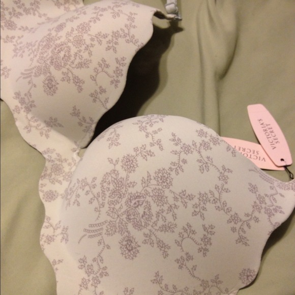 ❌SOLD❌ Victoria's secret wave push up bra - Picture 4 of 4