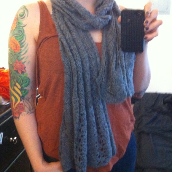 💙SOLD💙Grey Open Knit Scarf