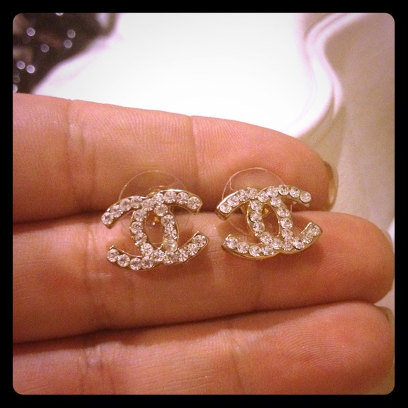 🎈sold🎈CC gold & rhinestone studs.