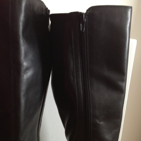 Sold locally***Black leather boots - Picture 4 of 4