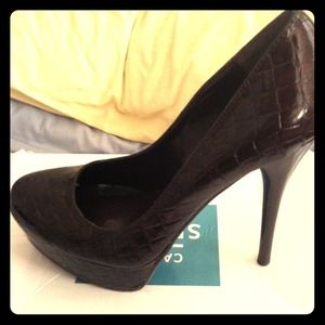 Dark brown Dajani-20 pump from Spring