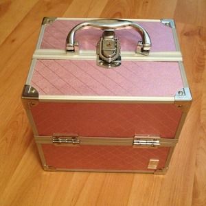🎀RESERVED🎀 Lockable makeup box/carrier