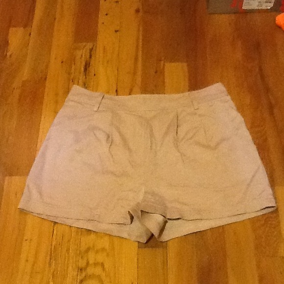 High waisted pink/tan shorts