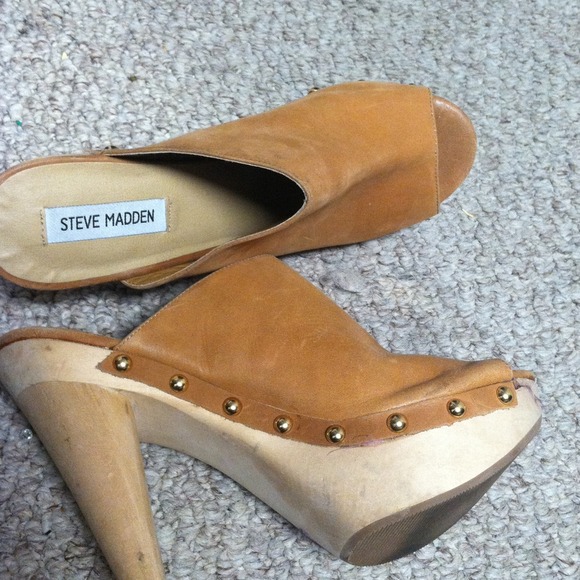 Steve madden clogs..