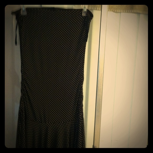 Brown polka dots, strapless dress.