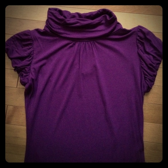 *REDUCED* Deep purple turtleneck