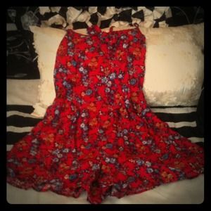 Reserved@lizzyyy Floral romper with pockets