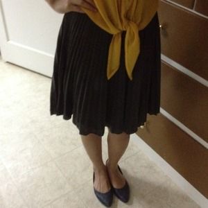 Gray pleated skirt