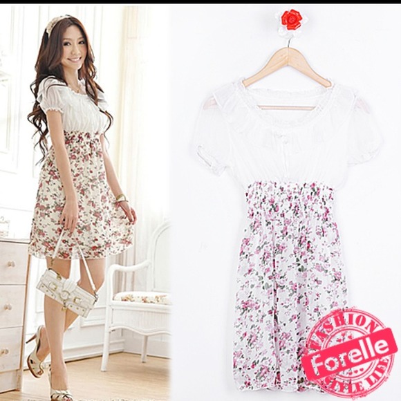 Dresses & Skirts - Floral chiffon dress