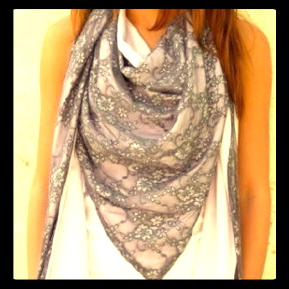 Lacey scales & flowers, in charcoal olive!