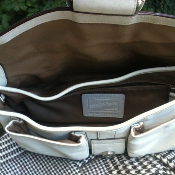 White leather COACH purse!! - Picture 3 of 4
