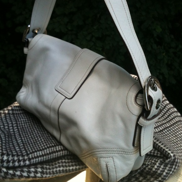 White leather COACH purse!! - Picture 4 of 4