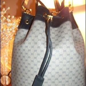 Vintage Gucci bucket bag
