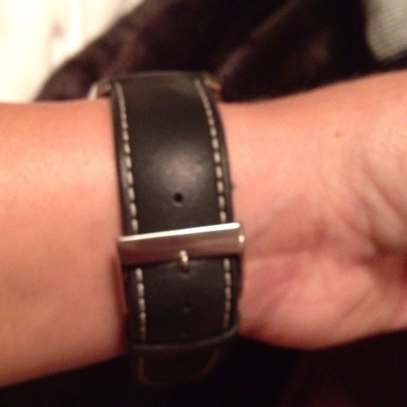 GUESS large face watch - Picture 2 of 4