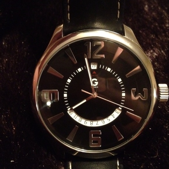GUESS large face watch - Picture 4 of 4