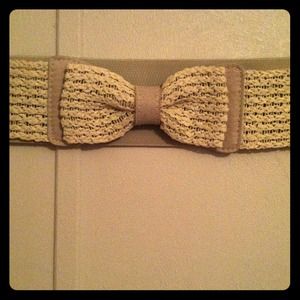 🔒Traded! Neutral bow belt