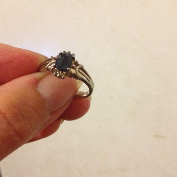 ⚡Price reduced⚡ genuine black sapphire ring 💍NIB - Picture 2 of 2