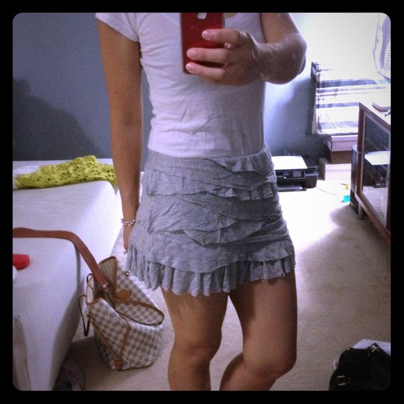 ⬇Bebe frill mini skirt❤ - Picture 1 of 3