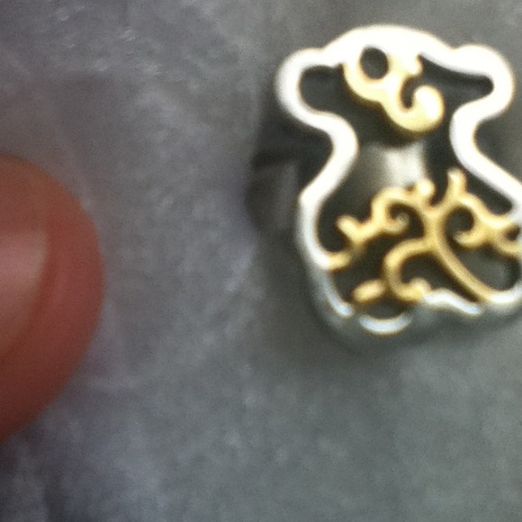 A ring - Picture 2 of 4