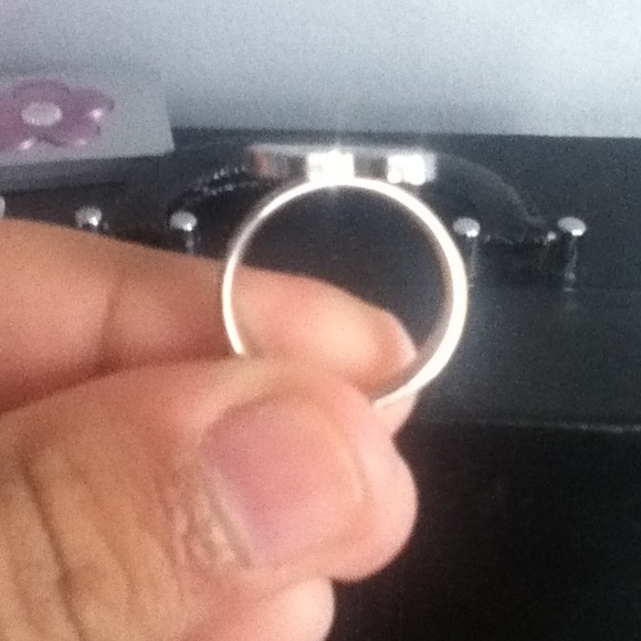 A ring - Picture 3 of 4