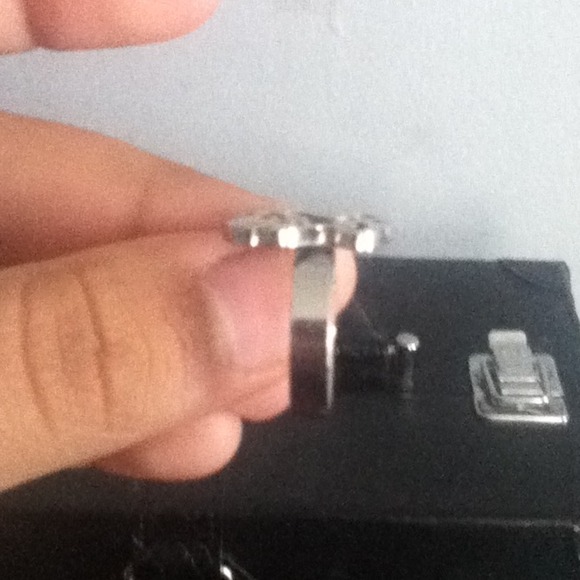 A ring - Picture 4 of 4