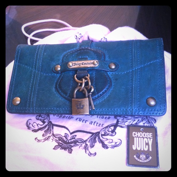 💢✋SOLD✋💢💙Authentic Juicy Couture wallet💙
